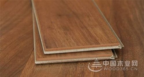 仿实木地板的基材不是实木,而是密度板,因此属于新品的强化地板.